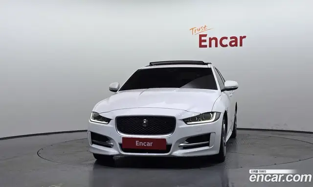 Jaguar XE 2016 2.0 автомат (гидро), миниатюра 3