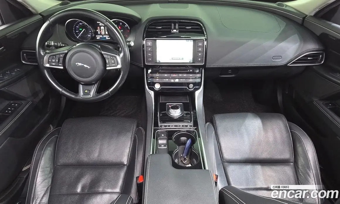 Jaguar XE 2016 2.0 автомат (гидро), фото 7