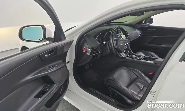 Jaguar XE 2016 2.0 автомат (гидро), миниатюра 10