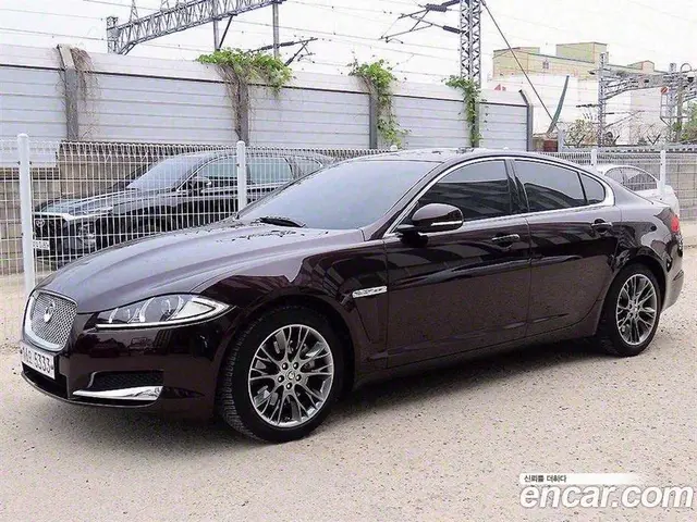 Jaguar XF 2013 2.0 автомат (гидро), миниатюра 2