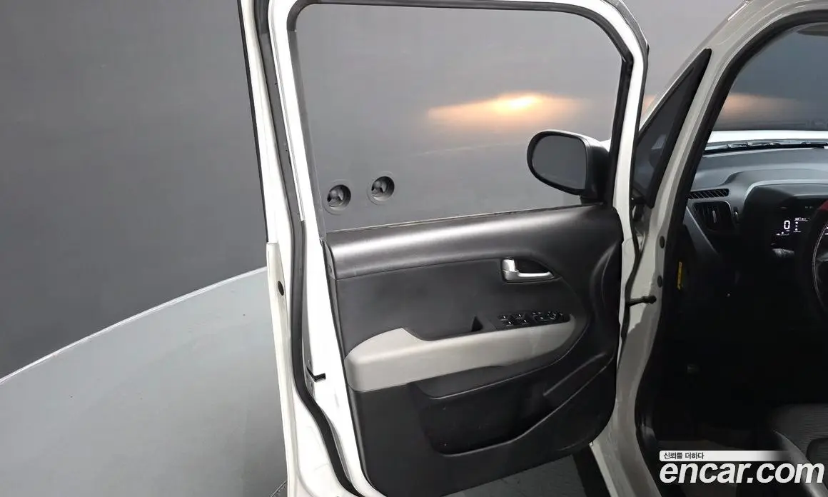 Kia Ray 2023 1.0 автомат (гидро), фото 13