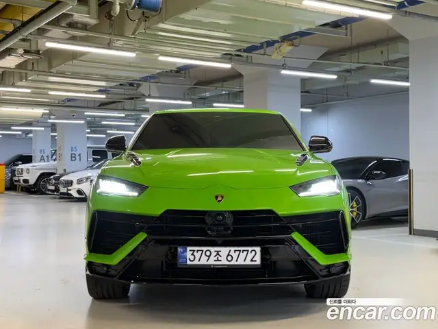 Lamborghini Urus 2023 4.0 автомат (гидро), миниатюра 2