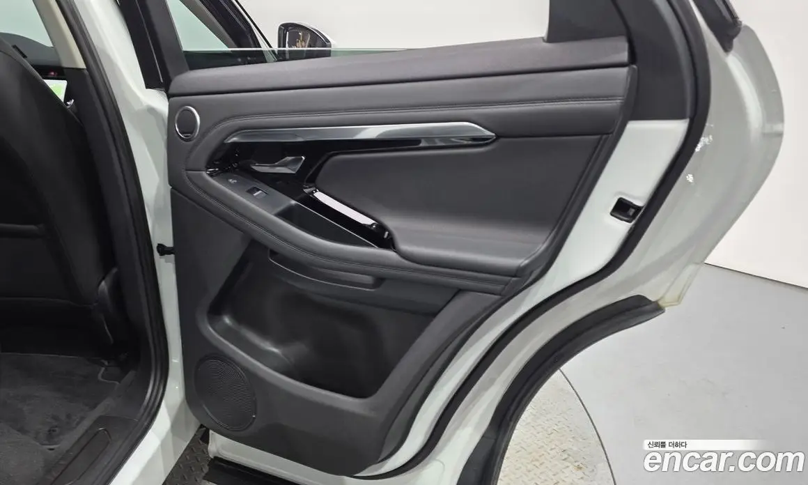 Land Rover Range Rover Evoque 2022 2.0 автомат (гидро), фото 15