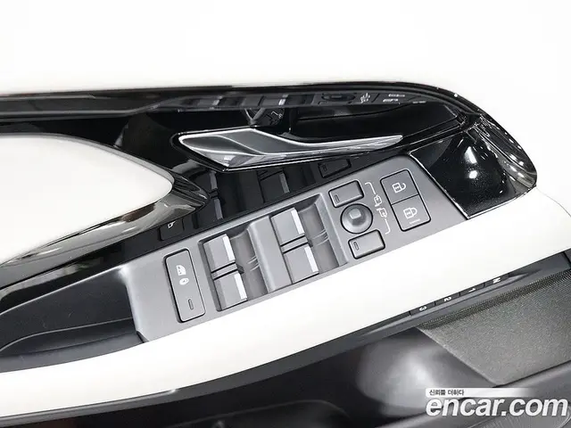 Land Rover Range Rover Evoque 2025 2.0 автомат (гидро), миниатюра 11