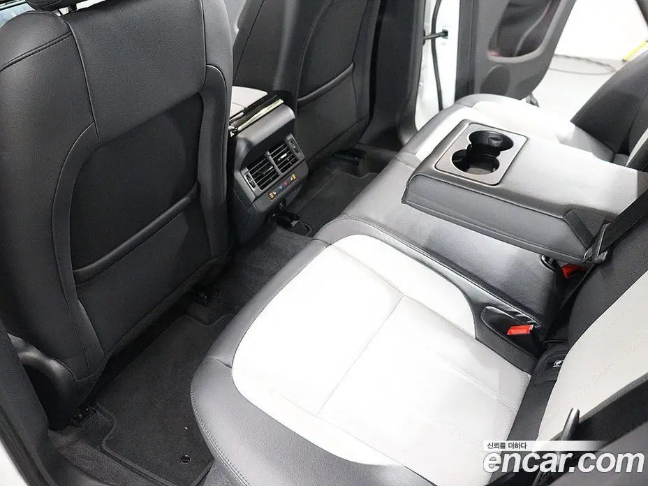 Land Rover Range Rover Evoque 2025 2.0 автомат (гидро), фото 16