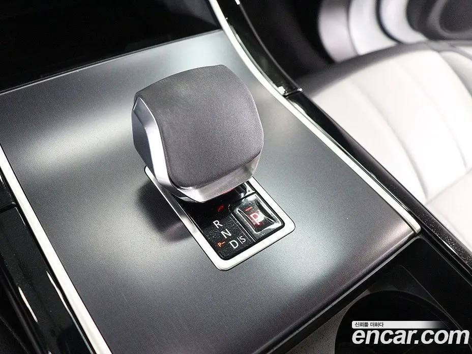 Land Rover Range Rover Evoque 2025 2.0 автомат (гидро), фото 9