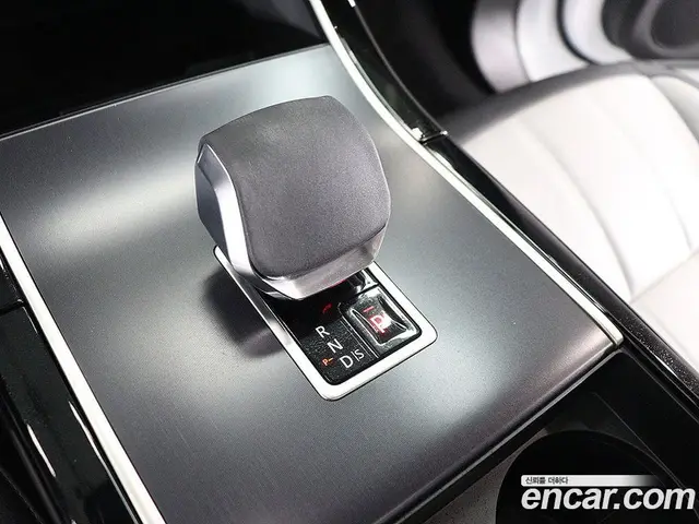 Land Rover Range Rover Evoque 2025 2.0 автомат (гидро), миниатюра 9