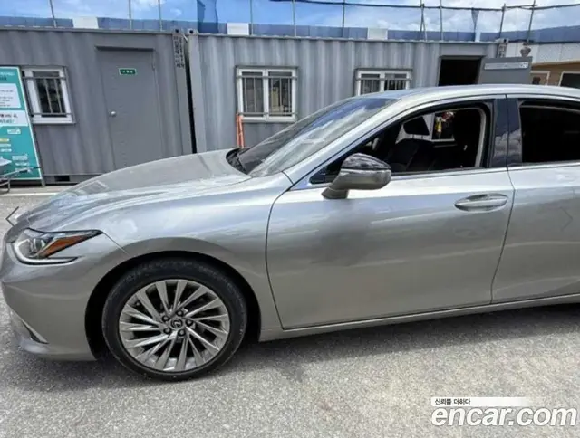 Lexus ES 2022 2.5 автомат (гидро), миниатюра 3