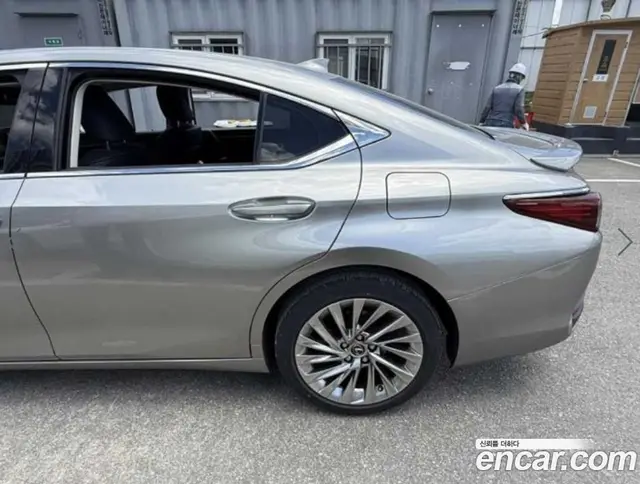 Lexus ES 2022 2.5 автомат (гидро), миниатюра 4