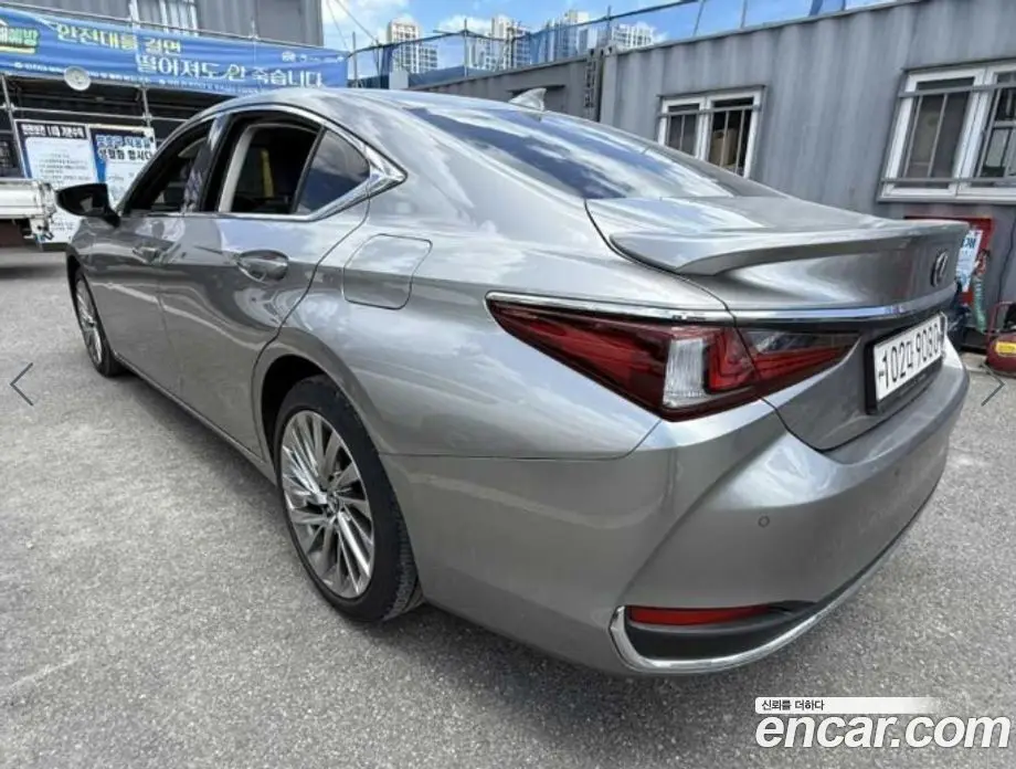 Lexus ES 2022 2.5 автомат (гидро), фото 5