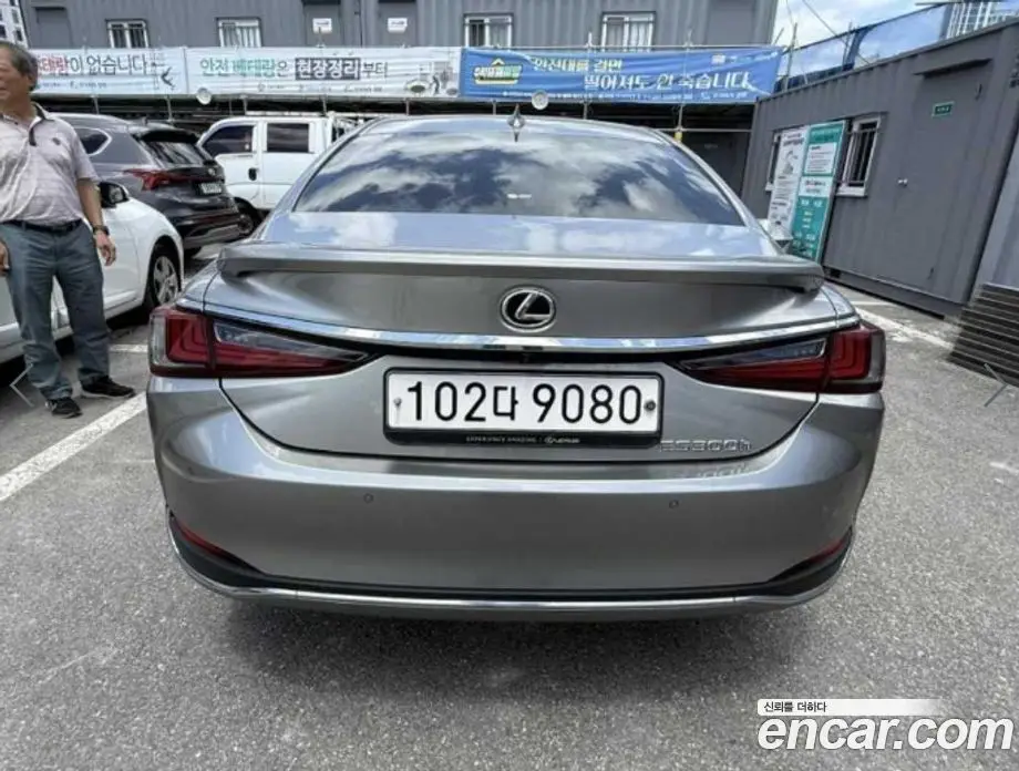Lexus ES 2022 2.5 автомат (гидро), фото 6