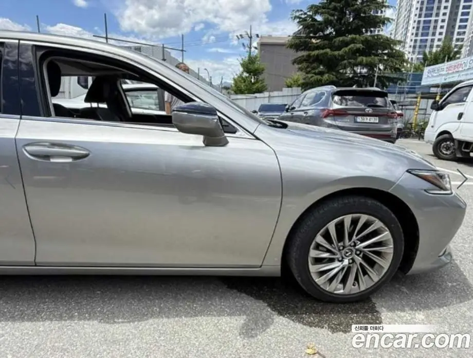 Lexus ES 2022 2.5 автомат (гидро), фото 9
