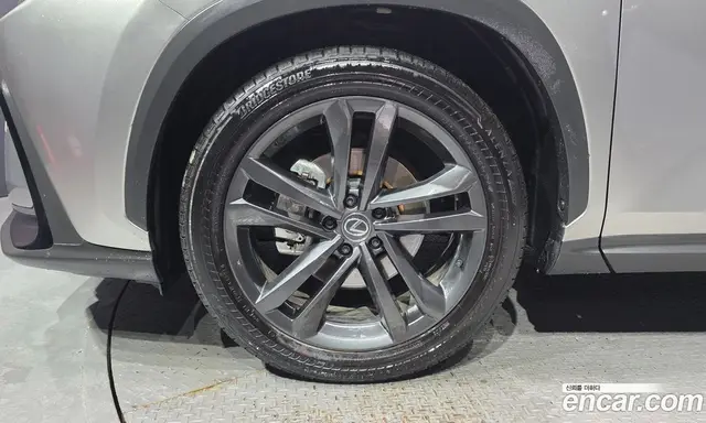 Lexus NX 2025 2.5 автомат (гидро), миниатюра 4