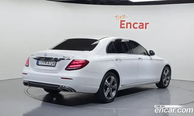 Mercedes-Benz E-Class 2018 2.0 автомат (гидро), миниатюра 2