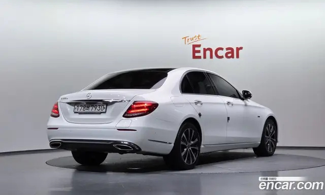 Mercedes-Benz E-Class 2019 2.0 автомат (гидро), миниатюра 2