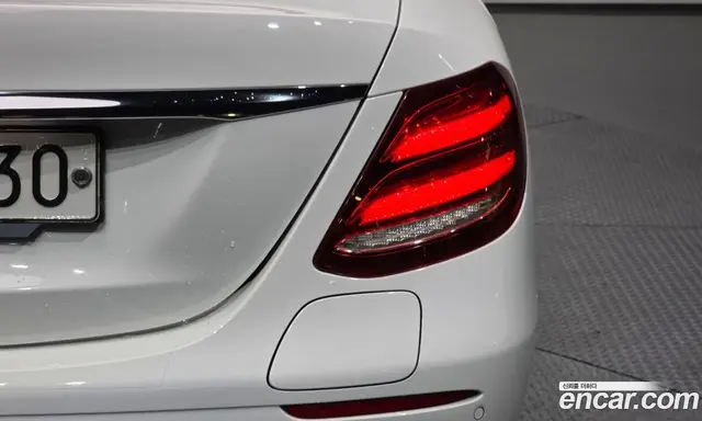 Mercedes-Benz E-Class 2019 2.0 автомат (гидро), миниатюра 9