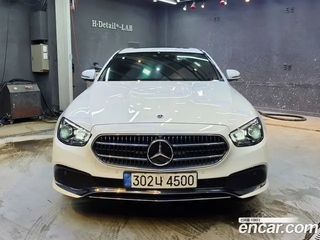 Mercedes-Benz E-Class 2022 2.0 автомат (гидро), миниатюра 1