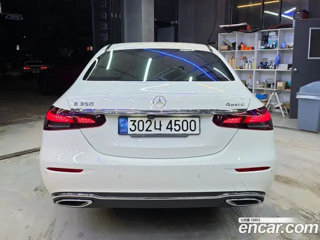 Mercedes-Benz E-Class 2022 2.0 автомат (гидро), миниатюра 2