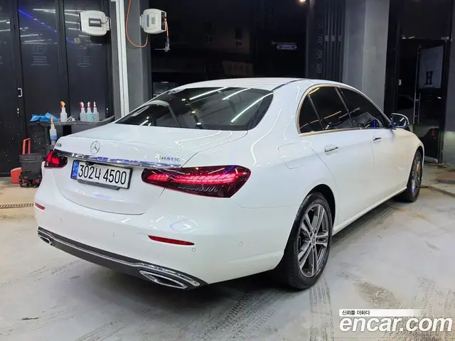 Mercedes-Benz E-Class 2022 2.0 автомат (гидро), миниатюра 4