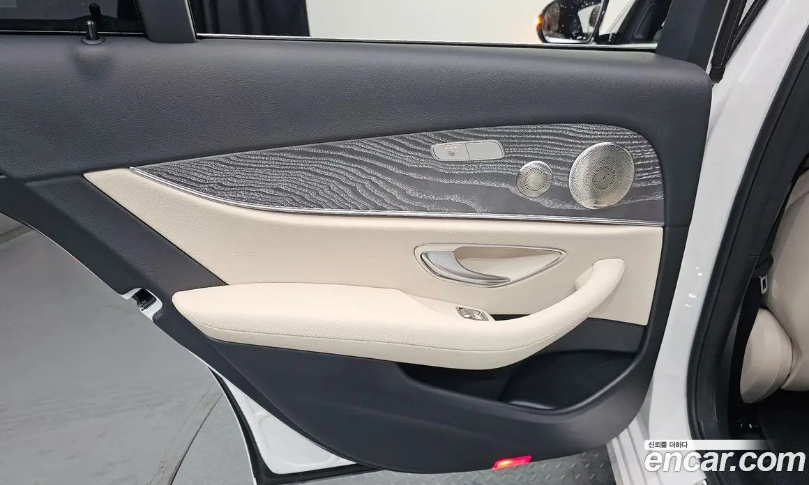 Mercedes-Benz E-Class 2022 2.0 автомат (гидро), фото 15