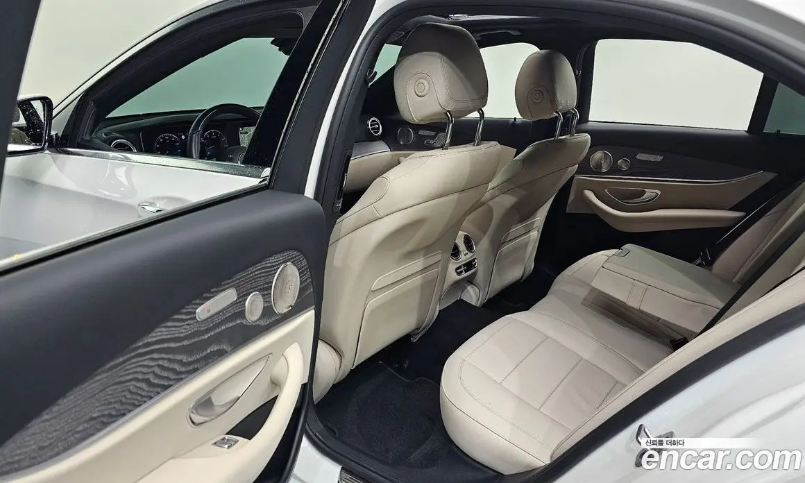 Mercedes-Benz E-Class 2022 2.0 автомат (гидро), фото 16