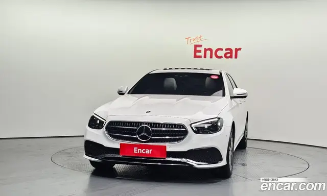 Mercedes-Benz E-Class 2022 2.0 автомат (гидро), миниатюра 3