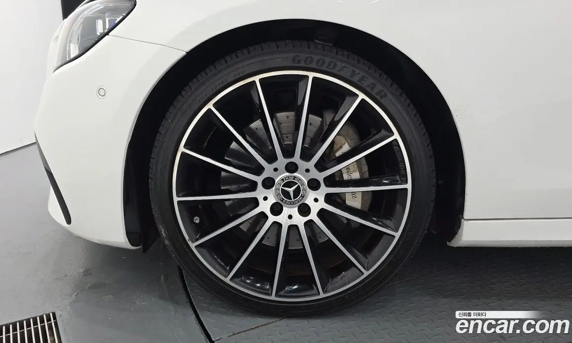 Mercedes-Benz E-Class 2023 2.0 автомат (гидро), фото 5