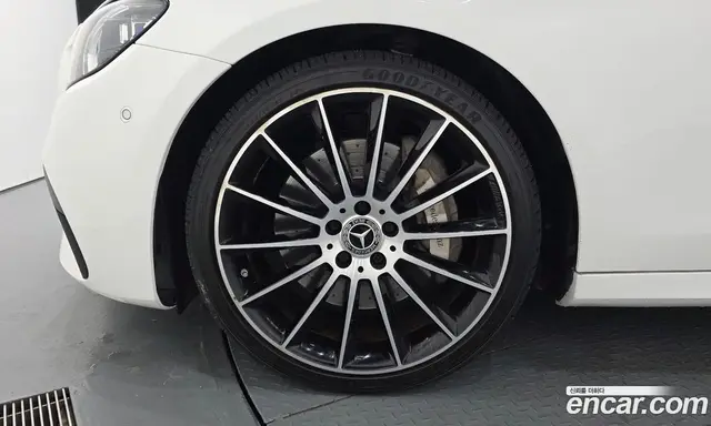 Mercedes-Benz E-Class 2023 2.0 автомат (гидро), миниатюра 5