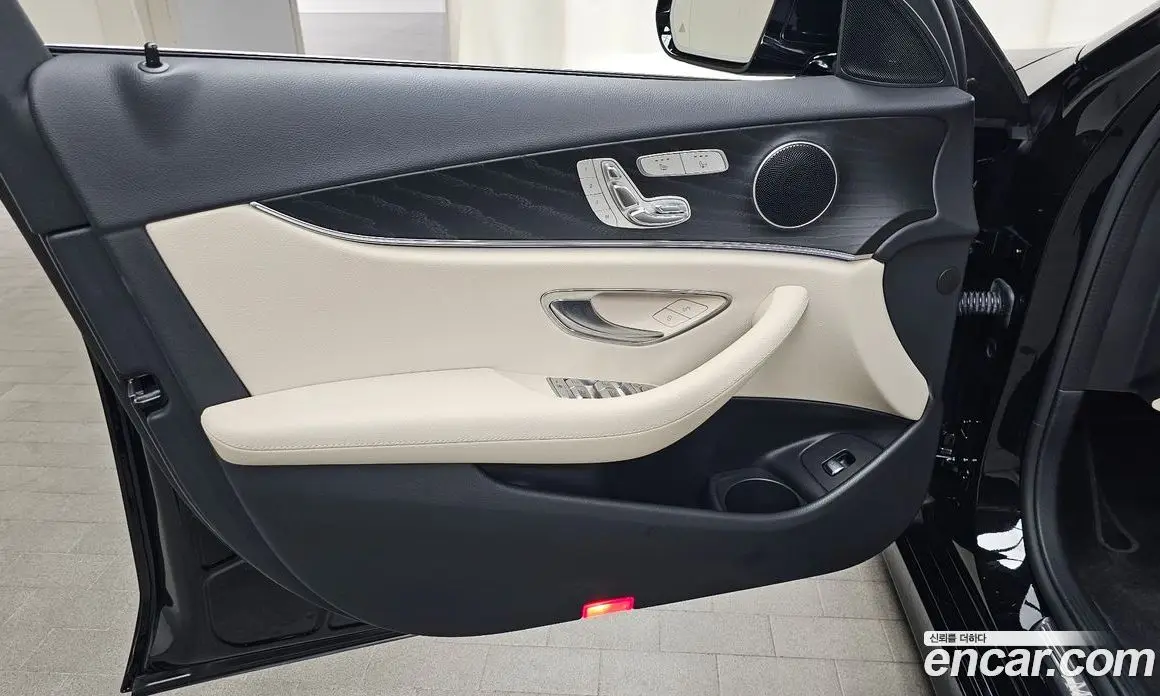 Mercedes-Benz E-Class 2023 2.0 автомат (гидро), фото 13