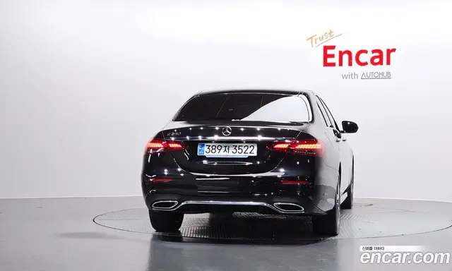 Mercedes-Benz E-Class 2023 2.0 автомат (гидро), миниатюра 3
