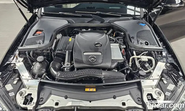 Mercedes-Benz E-Class 2023 2.0 автомат (гидро), миниатюра 5
