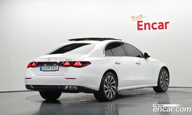 Mercedes-Benz E-Class 2024 2.0 автомат (гидро), миниатюра 2