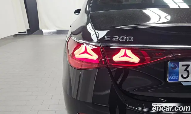 Mercedes-Benz E-Class 2025 2.0 автомат (гидро), миниатюра 8