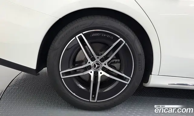 Mercedes-Benz E-Class 2026 2.0 автомат (гидро), миниатюра 6