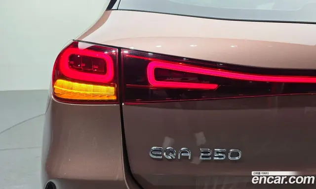 Mercedes-Benz EQA 2022 0.2 автомат (гидро), миниатюра 8