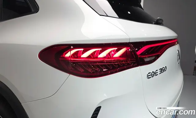 Mercedes-Benz EQE 2023 0.3 автомат (гидро), миниатюра 8