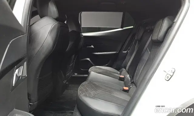 Peugeot 2008 2023 0.1 автомат (гидро), миниатюра 11