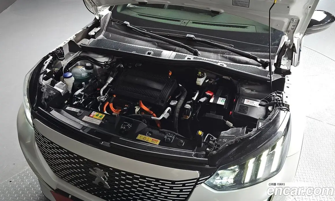 Peugeot 2008 2023 0.1 автомат (гидро), фото 6