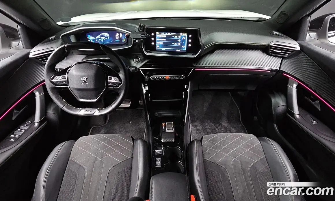 Peugeot 2008 2023 0.1 автомат (гидро), фото 7