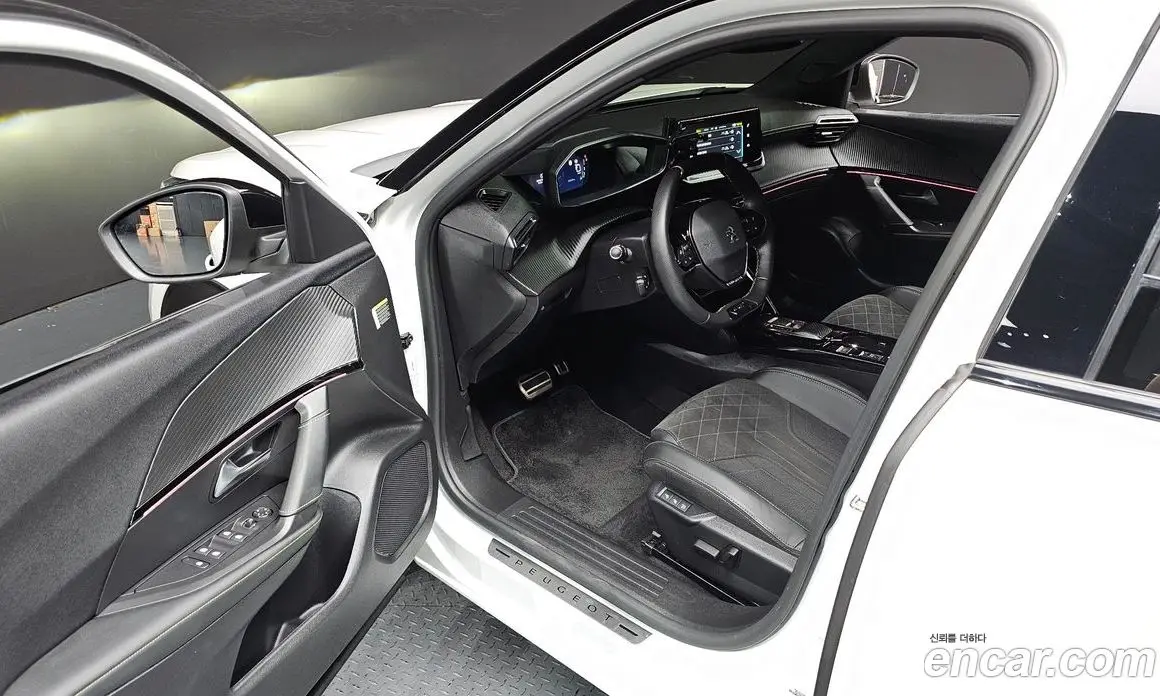 Peugeot 2008 2023 0.1 автомат (гидро), фото 10