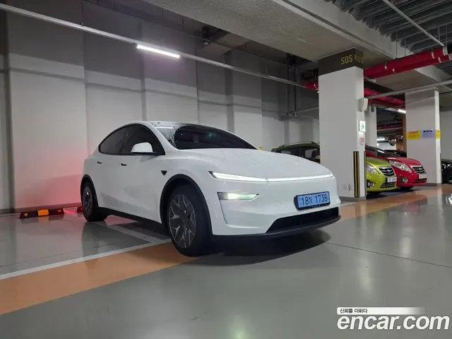 Tesla Model Y 2026 автомат (гидро), миниатюра 2