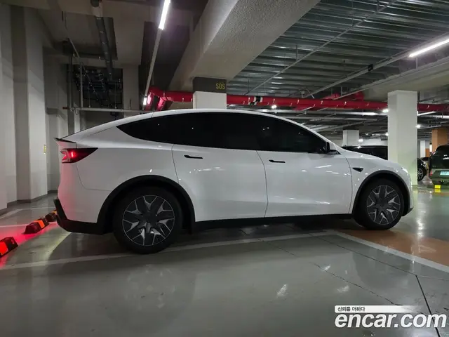 Tesla Model Y 2026 автомат (гидро), миниатюра 3