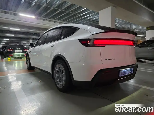Tesla Model Y 2026 автомат (гидро), миниатюра 6