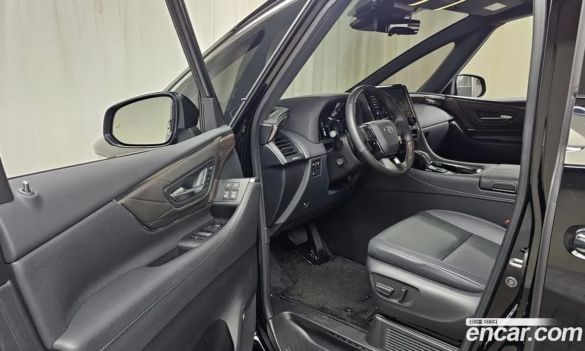 Toyota Alphard 2024 2.5 автомат (гидро), фото 12