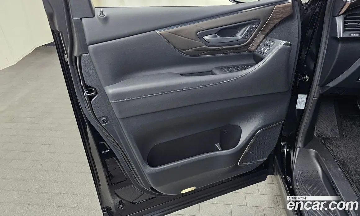 Toyota Alphard 2024 2.5 автомат (гидро), фото 13