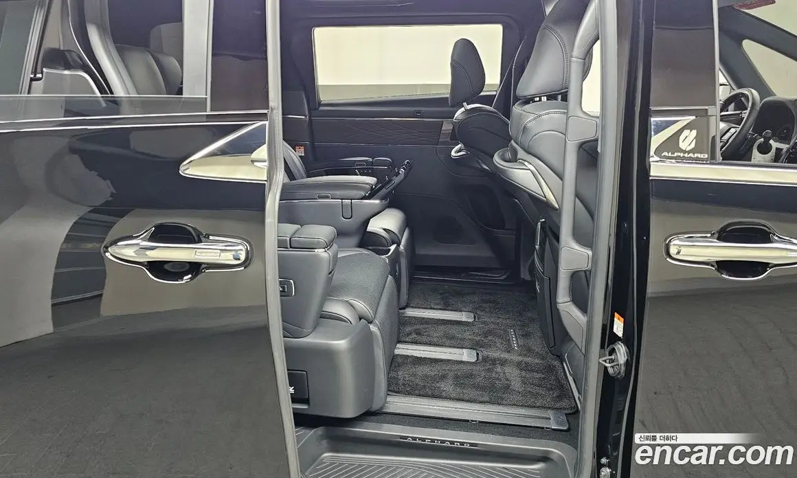 Toyota Alphard 2024 2.5 автомат (гидро), фото 16