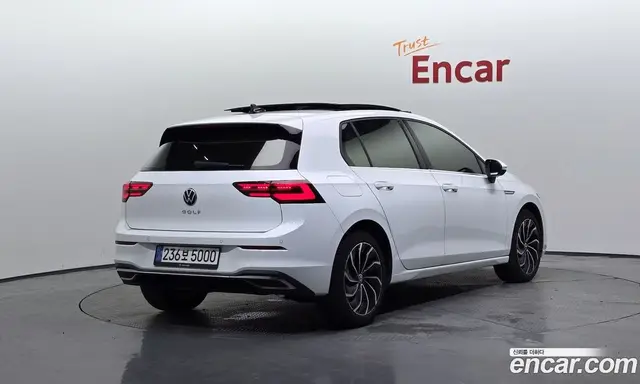 Volkswagen Golf 2023 2.0 автомат (гидро), миниатюра 2