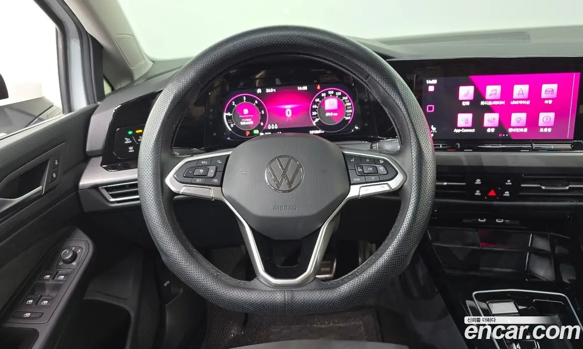 Volkswagen Golf 2023 2.0 автомат (гидро), фото 13