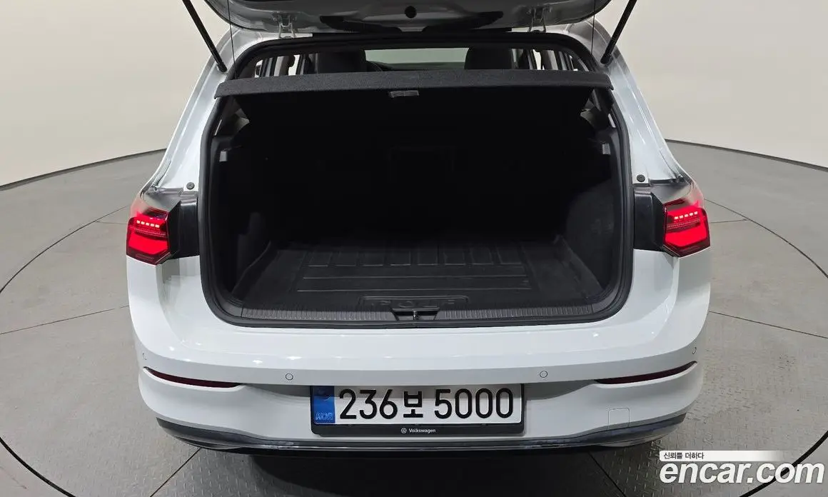 Volkswagen Golf 2023 2.0 автомат (гидро), фото 18