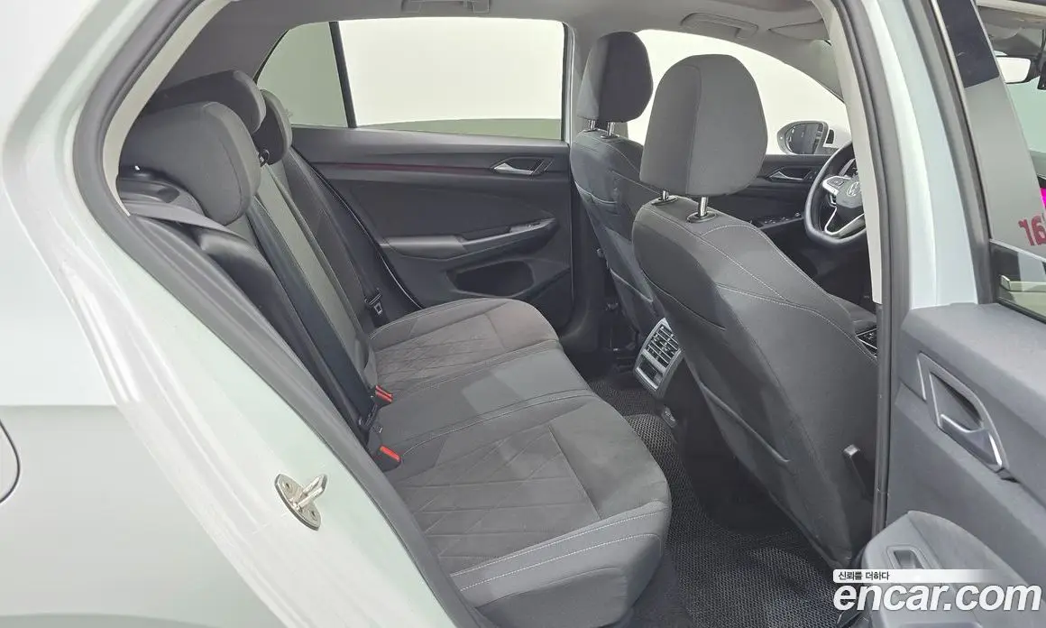 Volkswagen Golf 2023 2.0 автомат (гидро), фото 20